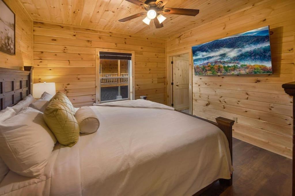 New! Indoor Pool/Ps 5/Hot Tub/Parkway Villa Pigeon Forge Buitenkant foto