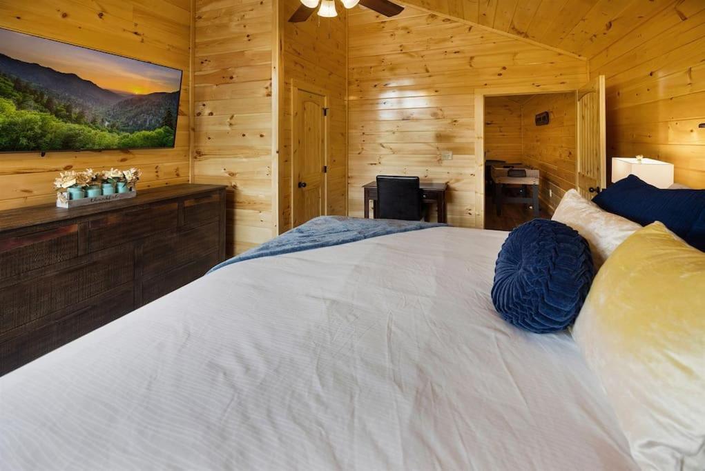 New! Indoor Pool/Ps 5/Hot Tub/Parkway Villa Pigeon Forge Buitenkant foto